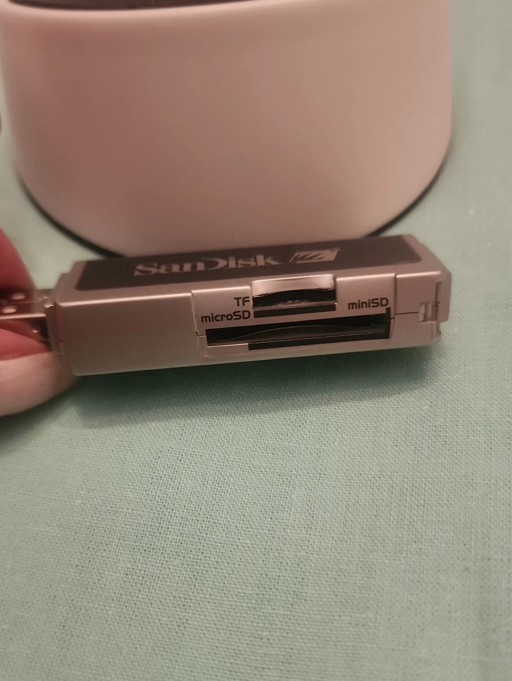 SanDisk Silver and Black Multi-Card USB Reader - TF / microSD / miniSD